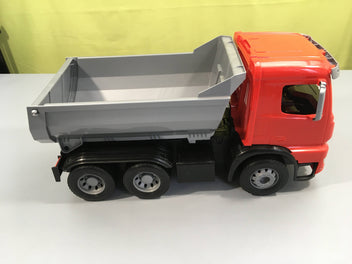 Camion en plastique gris/rouge