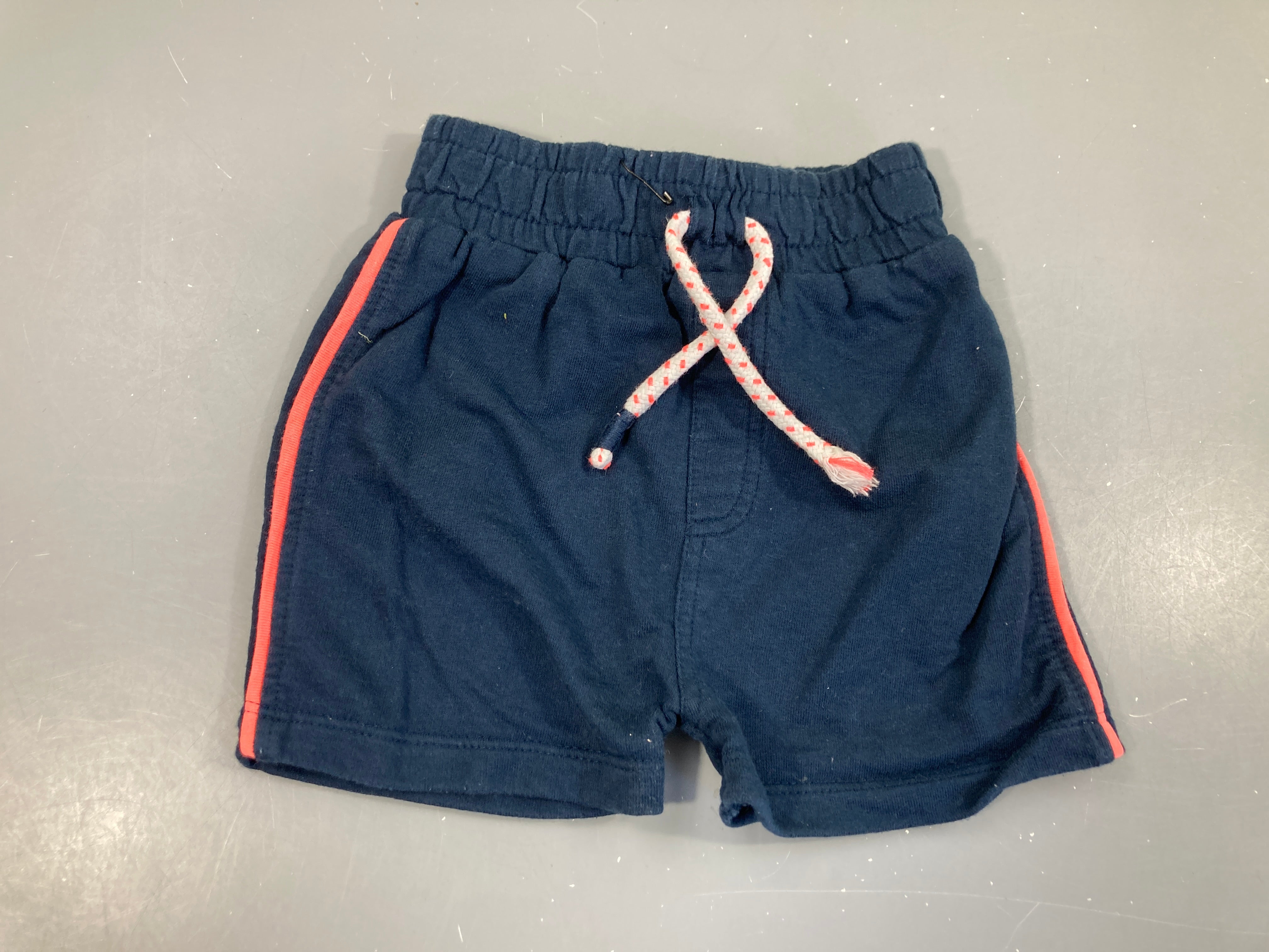Bermuda molleton bleu foncé bandes lat.corail
