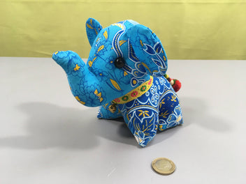 Eléphant bleu doré avec grelot. 14cm