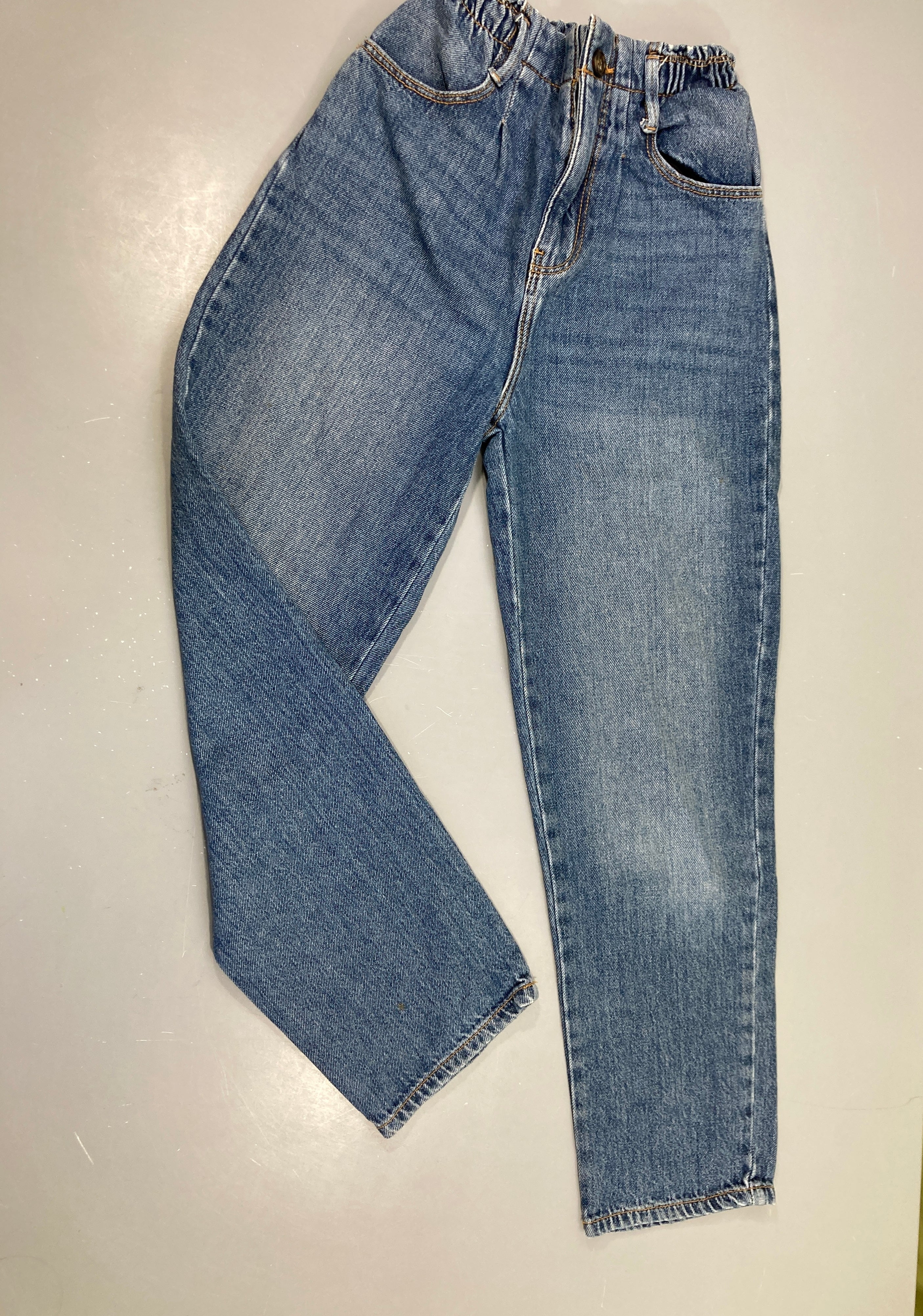 Jeans taille élastique Petite tache arrière