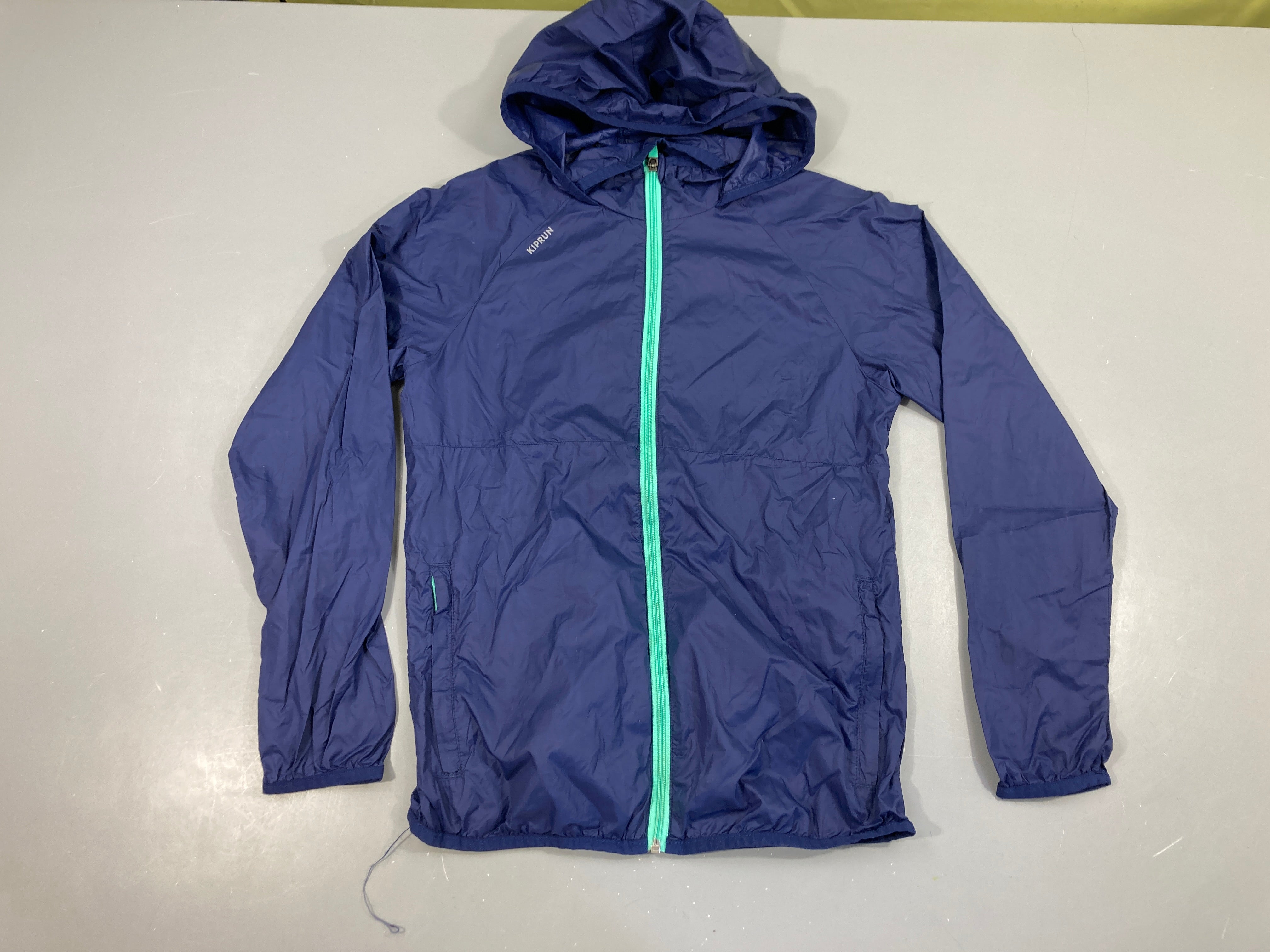 Veste coupe vent extra light bleu Kiprun