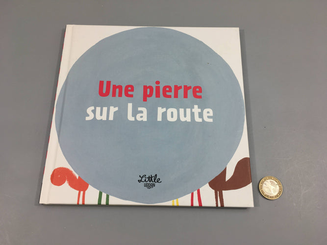 Une pierre sur la route, moins cher chez Petit Kiwi