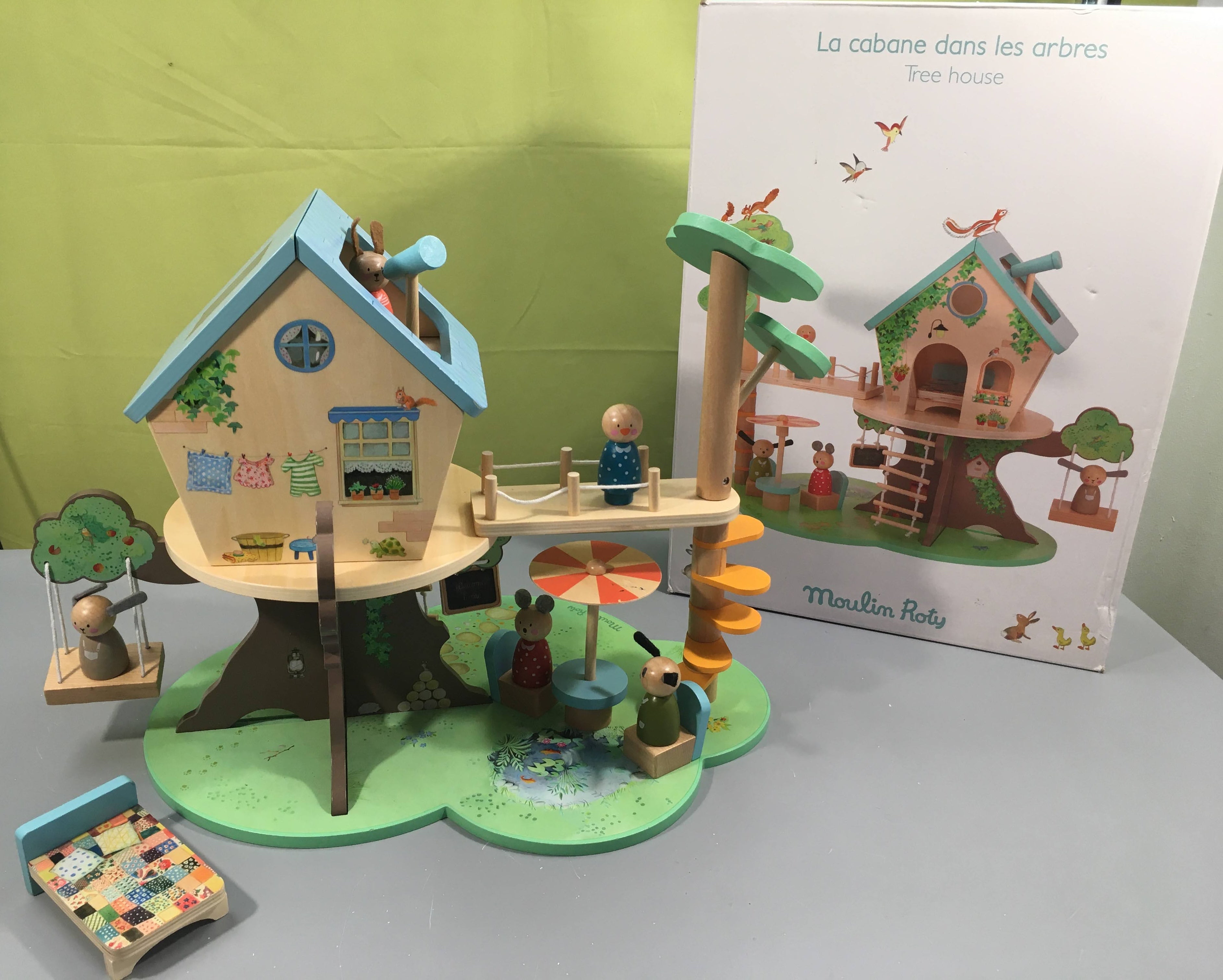 Complet La cabane dans les ar.bres en bois + accessoires et personnages