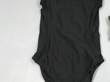 Maillot de gym noir estimé à 6a