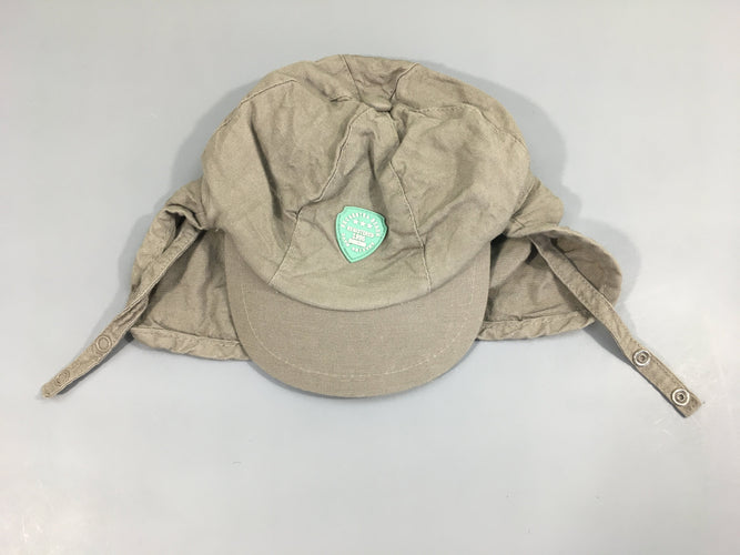 Casquette taupe protègeant le coup 44cm, moins cher chez Petit Kiwi