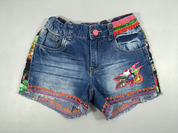 Short en jean effet effiloché écussons fleur sequins ceinture-broderie