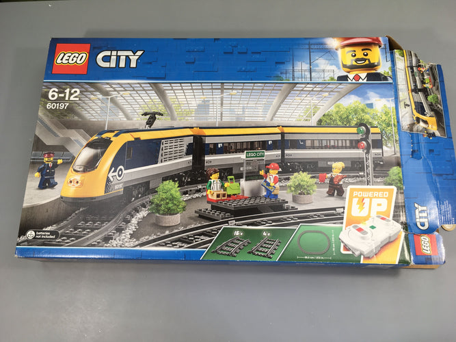 Lego city 60197 le train de passagers télécommandé +Lego city 60205 Rails et Virages, moins cher chez Petit Kiwi