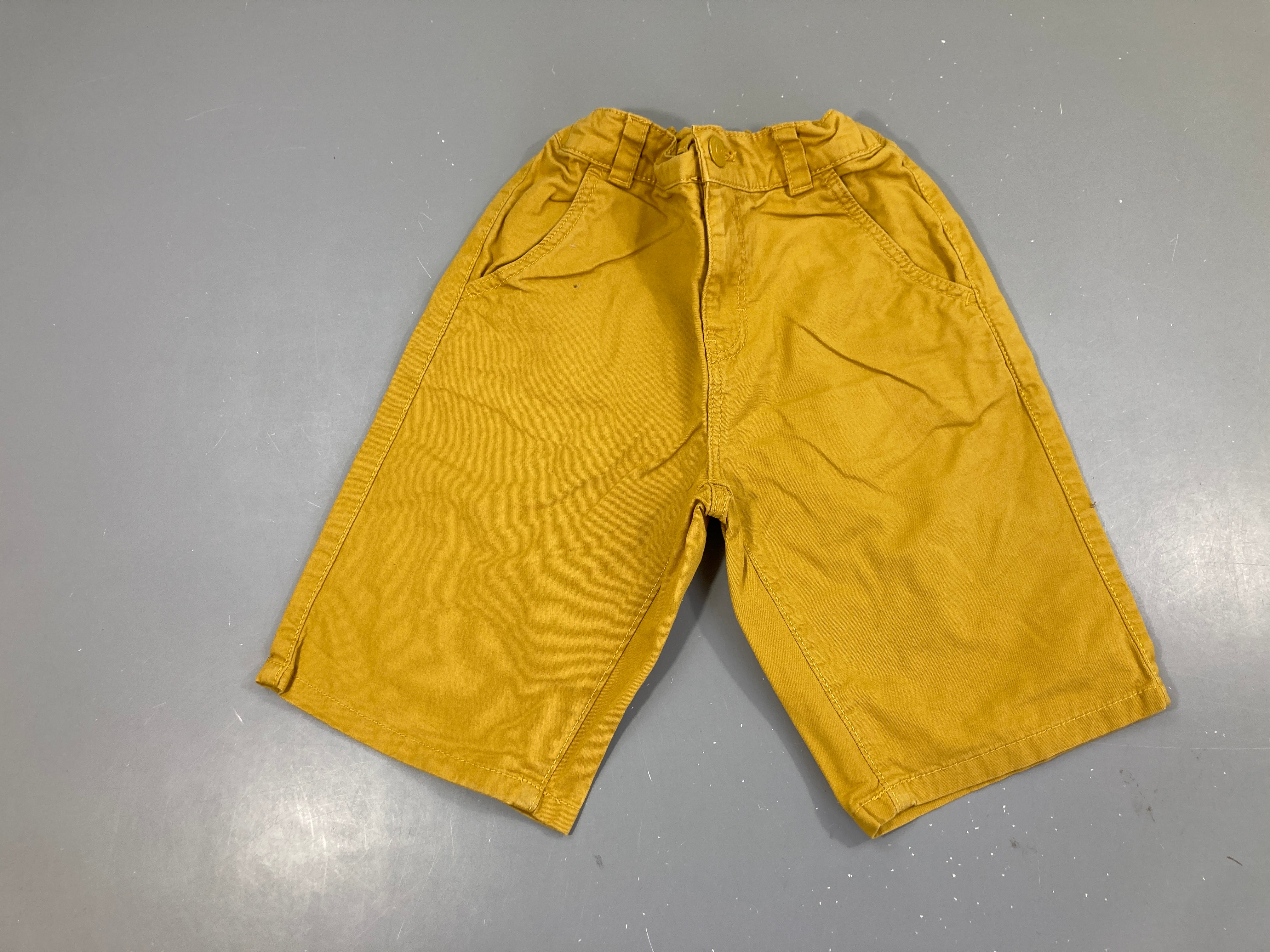 Bermuda chino moutarde