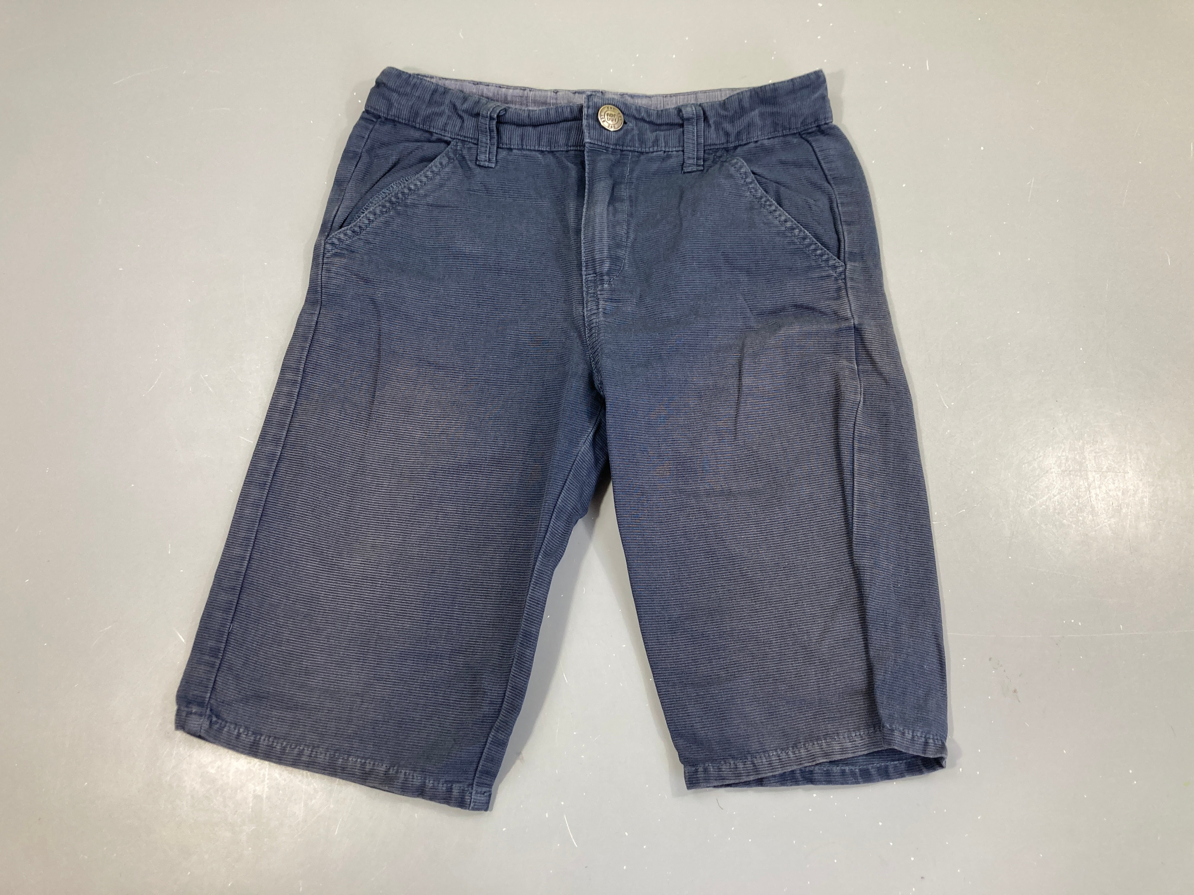 Bermuda bleu foncé texturé strié