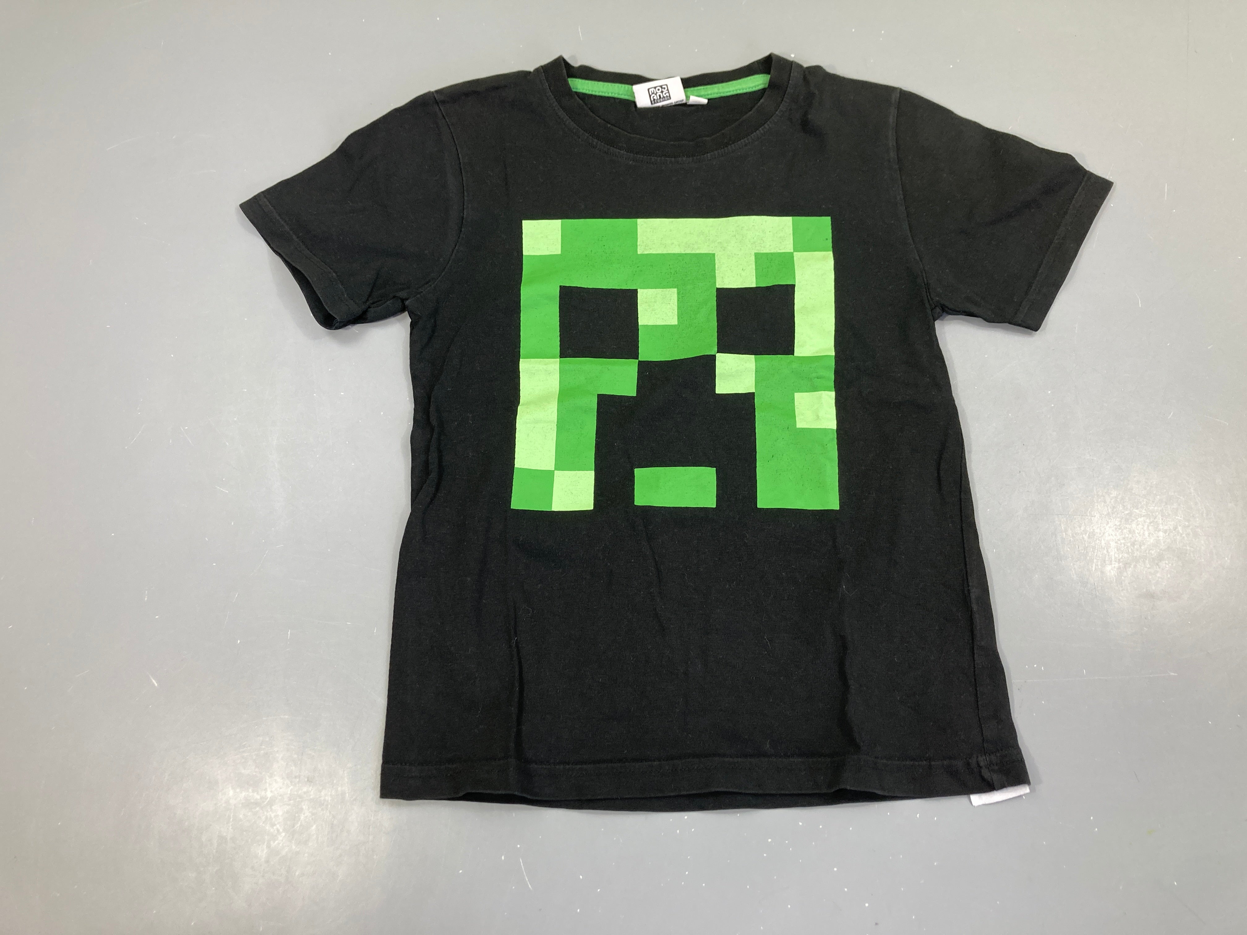 T-shirt m.c noir Minecraft carré vert
