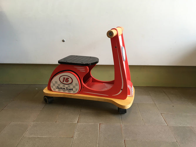 Porteur en bois rouge Jamm Scoot, moins cher chez Petit Kiwi