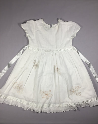 Robe m.c blanche en coton léger - ruban satiné - fleurs brodées, moins cher chez Petit Kiwi