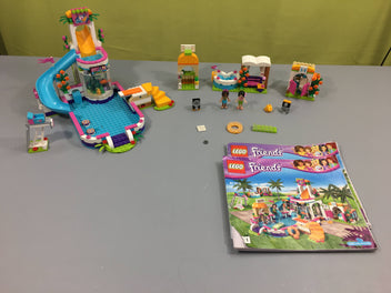 Lego friends 41313 la piscine d'Heartlake city, manque quelques pièces, tel que sur la photo