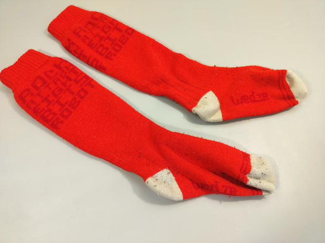 Chaussettes de ski rouge,  gris "rock attack,..." 35-38 un peu boulochées, moins cher chez Petit Kiwi