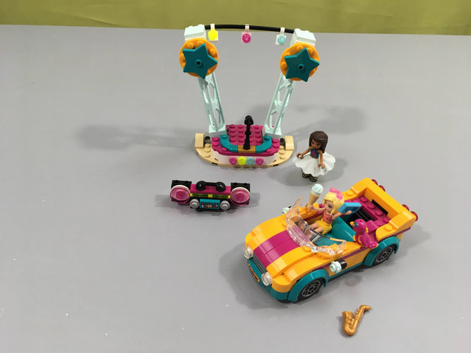 Lego friends 41390 La voiture et la scène d'Andréa, manque plusieurs pièces, tel que sur la photo, moins cher chez Petit Kiwi