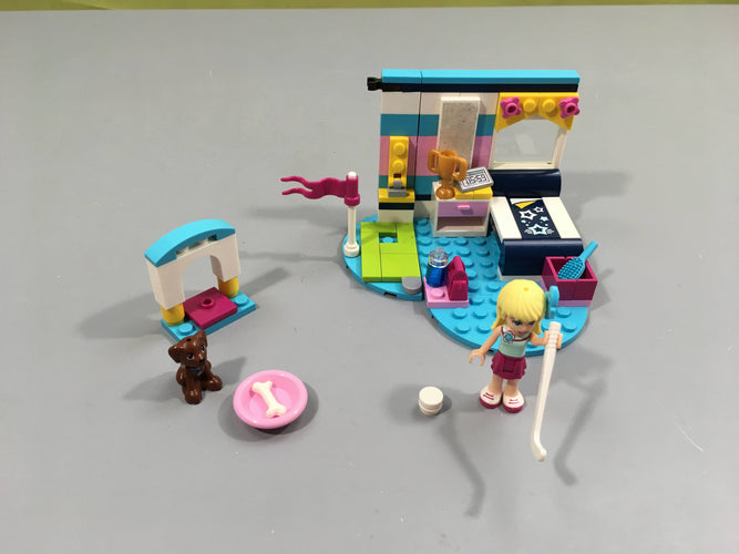 Lego friends 41328 la chambre de Stéphanie, manque quelques pièces, tel que sur la photo, moins cher chez Petit Kiwi