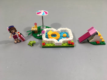 Lego friends 41090 la piscine d'Olivia, manque quelques pièces, tel que sur la photo