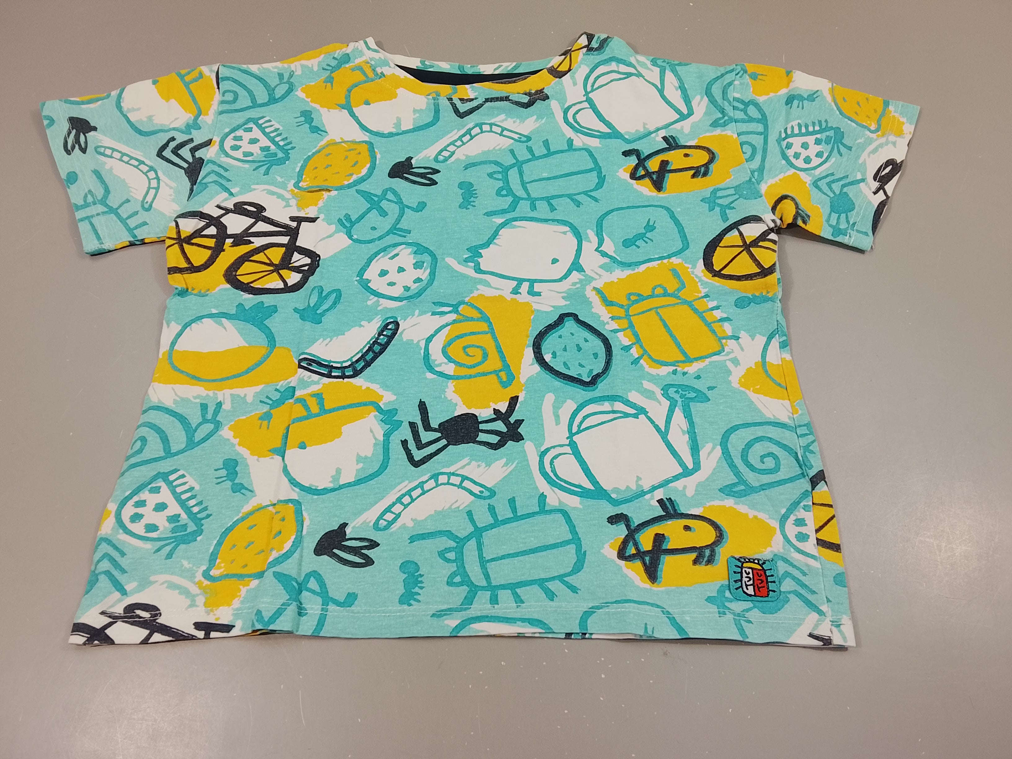 T-shirt m.c bleu, jaune, blanc, noir à motifs