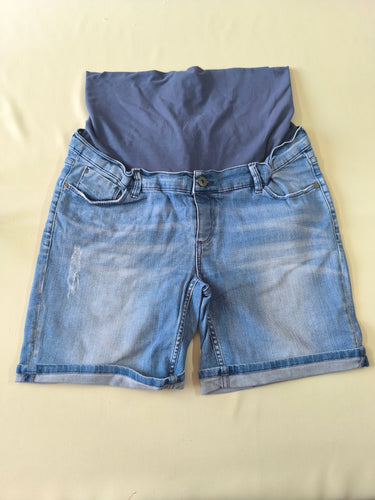 Short en jean de grossesse blau clair à revers, moins cher chez Petit Kiwi