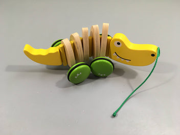 Crocodile à tirer en bois