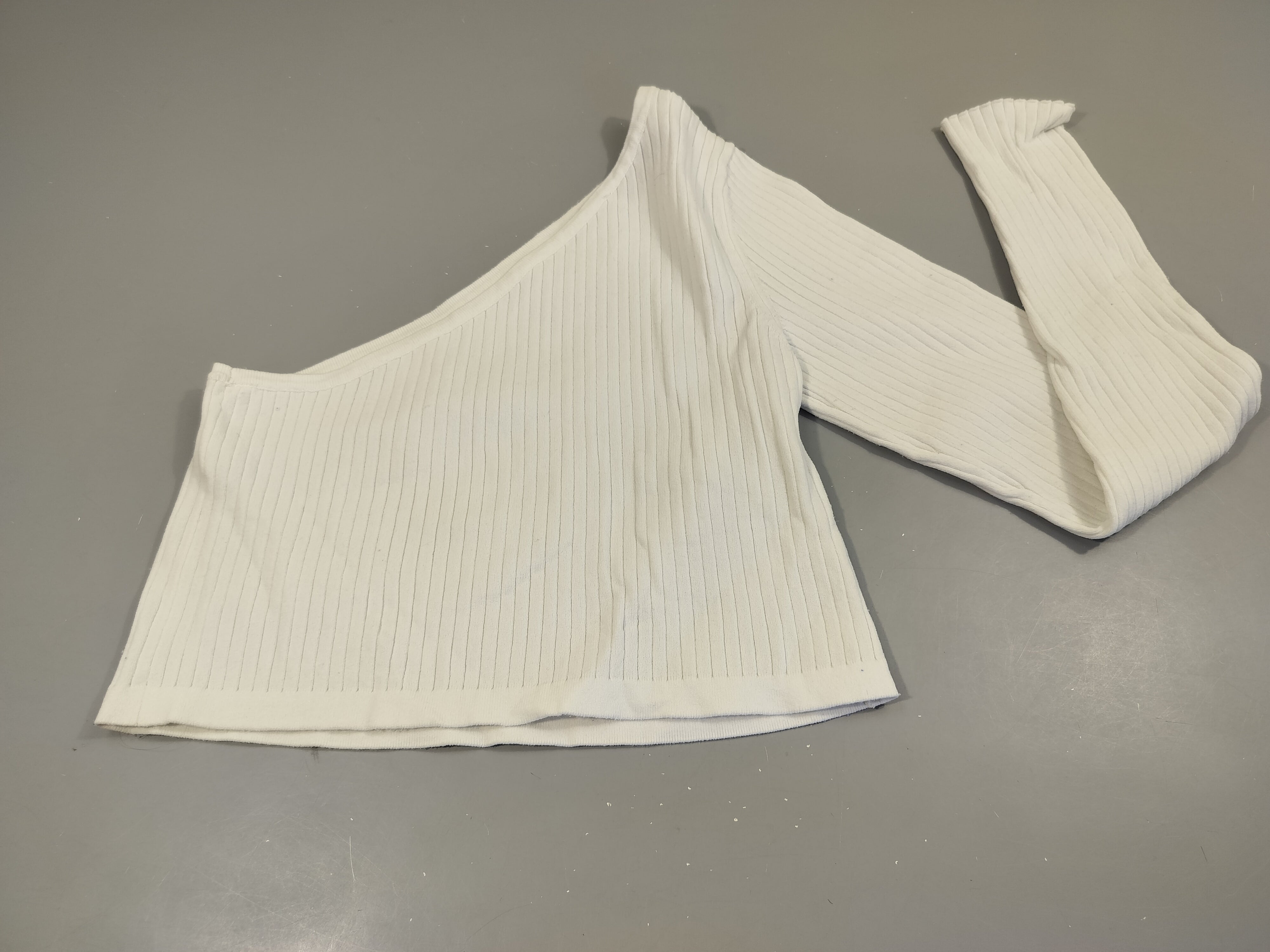 Crop top asymétrique blanc  côtelé