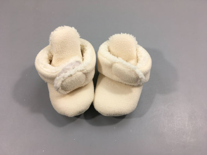 Chaussons polar fourrés blancs, moins cher chez Petit Kiwi