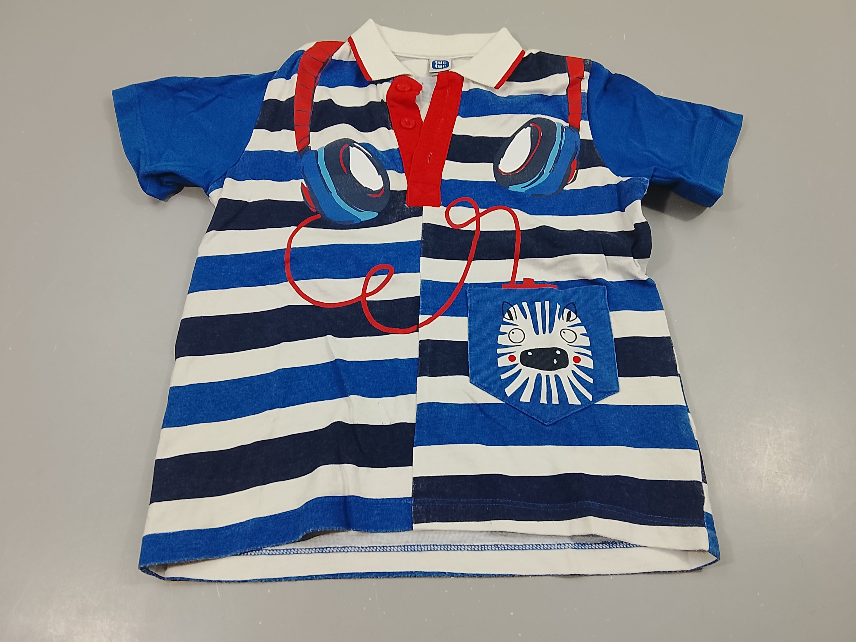 Polo jersey blanc rayé bleu , casque écouteur , poche tête de zèbre