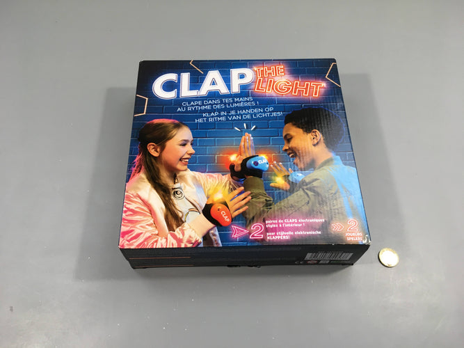 Clap the light 8+, scratch du gant bleu se découd, moins cher chez Petit Kiwi