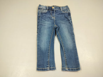 Jeans 74% coton  16% polyester 8,5 viscose 1,5 élasthanne