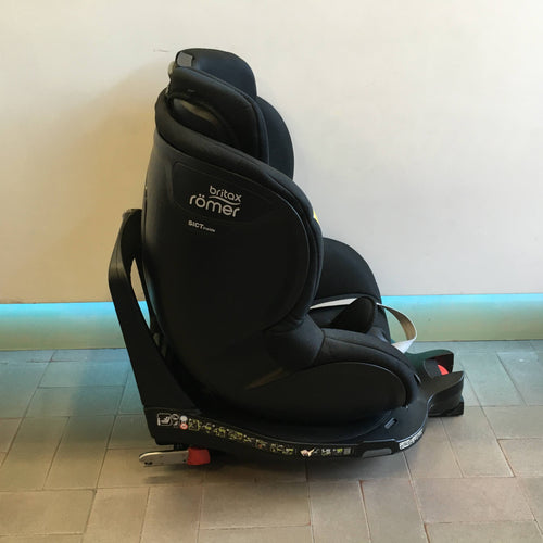 Siège auto dual Fix M I-size BR Cosmos Black ZS, SICT inside Romer Britax. De 3 mois - 4 ans , 61 - 105 cm, jusqu'à 18kg - dos et face à la route, moins cher chez Petit Kiwi