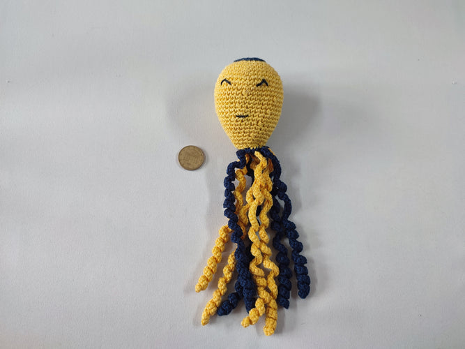 Pieuvre crochet jaune/bleu marine, moins cher chez Petit Kiwi