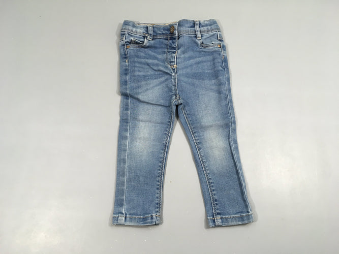 Jeans clair effet délavé  56% coton  19% polyester 14% lyocell  10% rayon  1% élasthanne, moins cher chez Petit Kiwi