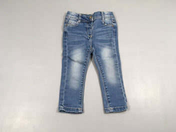 Jeans  effet délavé  56% coton 19% polyester 14% lyocell 10% rayon  1% élasthanne