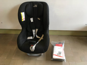 Siège auto Max Way Cos.mos Black - Romer Britax- groupe auto 1/2 conçu pour les enfants de 9 kg à 25 kg, soit de 9 mois à 6 ans environ. Il permet de voyager en position dos à la route d'environ 9 kg à 25 kg.