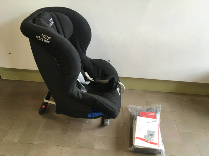 Siège auto Max Way Cos.mos Black - Romer Britax- groupe auto 1/2 conçu pour les enfants de 9 kg à 25 kg, soit de 9 mois à 6 ans environ. Il permet de voyager en position dos à la route d'environ 9 kg à 25 kg., moins cher chez Petit Kiwi