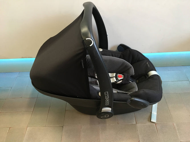 Siège auto Pebble Plus i-Size avec réducteur bébé amovible Groupe 0+(Lanières d'attache légèrement piquées) + Base 2wayfix, moins cher chez Petit Kiwi