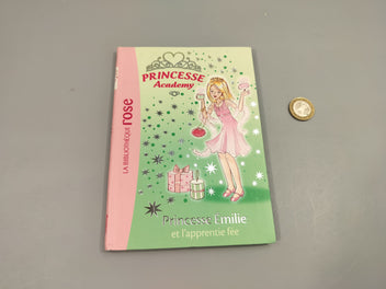 La bibliothèque rose, Princess Academy. Princesse Emilie et l'apprentie fée.