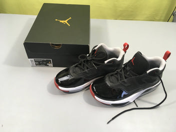 Etat neuf, baskets noires jordan stay loyal 3, 38