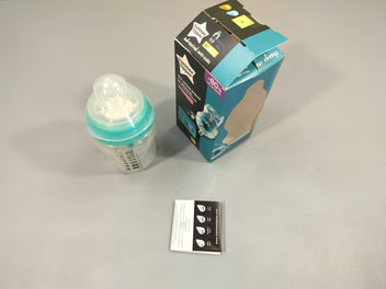 Biberon en plastique anti-colique avancé avec tétine qui imite la forme du sein  +témoin de chaleur 260ml  0m+