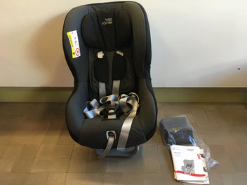 Siège auto Max Way Cos.mos gris - Romer Britax- groupe auto 1/2 conçu pour les enfants de 9 kg à 25 kg, soit de 9 mois à 6 ans environ. Il permet de voyager en position dos à la route d'environ 9 kg à 25 kg.