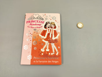 La bibliothèque rose, Princess Academy. Princesse Charlotte et la Fantaisie des Neiges.