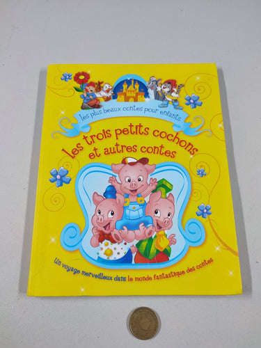 Les trois petits cochons et autres contes, couverture légèrement pliée, moins cher chez Petit Kiwi